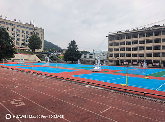 咸豐中等職業(yè)技術(shù)學(xué)院5300平方丙烯酸球場